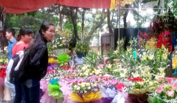 Cô giáo nhận quà 8/3 rồi nhờ bán lấy tiền mặt