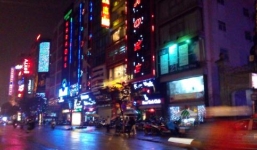 Gái mại dâm nhận quà... bao cao su ngày 8/3