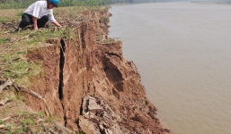'Hà bá' trực nuốt hai bà cháu bên bờ sông Thao