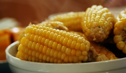 Những lợi ích bất ngờ của việc ăn ngô vào bữa sáng