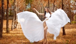 Cao Thùy Linh gây tranh cãi với bộ ảnh bên ngựa