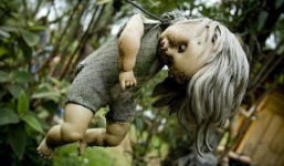 Sự thật rùng mình về đảo búp bê ma quái