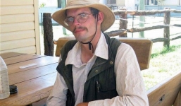 Sổng khoẻ 3 tuần nhờ ăn ruồi