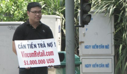 Cần tiền trả nợ, ra vỉa hè bán tên miền 20 tỷ