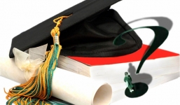 GS Pierre Darriulat: 'Bằng cấp không bằng những chiếc phong bì cộm tiền'