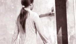 Người vợ mang tội giết chồng vì bị bắt 'quan hệ' 3 lần/đêm