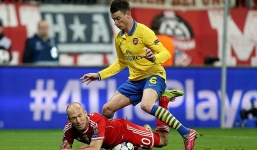 Bị chửi ăn vạ, Robben nổi đóa với Wenger