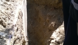 Thoát chết hy hữu sau 1 giờ bị chôn vùi dưới hồ ga