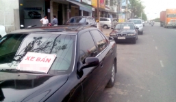 Đà Nẵng: Đại gia xếp ôtô cũ dài cây số bán giá rẻ 