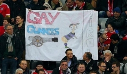 Vượt qua Arsenal, Bayern Munich vẫn gặp họa vì Ozil