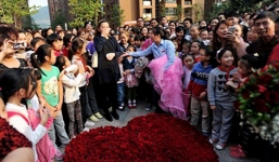 Giảm 30 kg, chồng cũ phải quỳ xuống cầu xin tái hôn