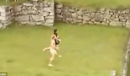 Phản cảm đôi trai gái khỏa thân tại khu di tích văn hóa