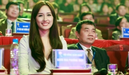 Mai Phương Thúy diện váy xẻ cao quyến rũ