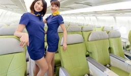 Tiếp viên hàng không Nhật khêu gợi trong váy siêu ngắn