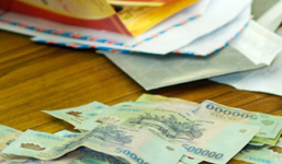 Đột nhập phòng ngủ vợ chồng mới cưới, cuỗm 60 triệu tiền mừng