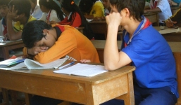 Buộc học ngoại ngữ vào ban đêm?