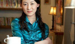 Lương ít hơn vợ, chồng trút giận bằng nắm đấm