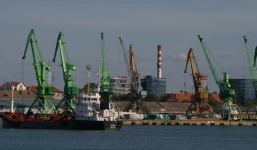 Nga bắt đầu trả đũa Mỹ, EU