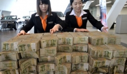 Đại gia 'ăn vặt' mang 'núi' tiền giấy lẻ, đồng xu đi mua siêu xe Audi