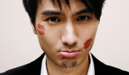 Trai 'thẳng' giả 'cong' trốn nữ “dê xồm” công sở