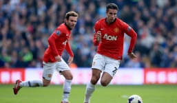 Van Persie: 'Tôi rất hạnh phúc với Man United, và có thể ở lại đây rất lâu...'