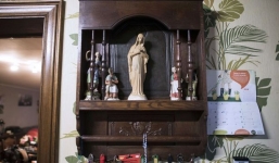 Bí ẩn bức tượng Đức Mẹ đồng trinh tự phát sáng