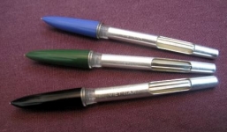 Bỏ tiền triệu mua bút Hồng Hà lưu giữ 40 năm 