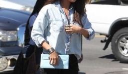 Selena Gomez trẻ trung đi ăn sau tin đồn qua lại với Justin Bieber