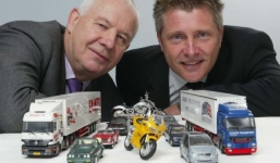 Beckham bán cung điện và siêu xe cho tỷ phú bảo hiểm