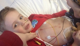 Cậu bé có trái tim chạy bằng pin