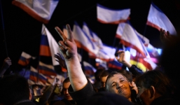 Phương Tây chỉ trích cuộc bỏ phiếu ở Crimea, chuẩn bị trừng phạt