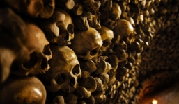 Lạnh người nhà thờ xây bằng đầu lâu, xương người