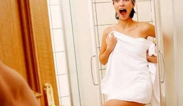 Bố chồng hồi xuân, rình con dâu tắm 