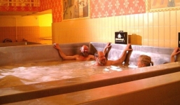 Dịch vụ tắm bia hầm ngầm hút khách