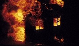 Ghen tuông, nhốt người tình trong nhà rồi phóng hỏa thiêu sống