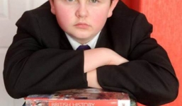 Học sinh bị đình chỉ học vì ... xin thêm bài tập về nhà