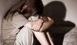 Bản tin 113 – sáng 18/3: Dọa đập điện thoại, ép cô bé 15 tuổi cho giao cấu…