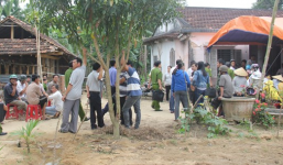 Giám đốc xây dựng dùng dao rạch bụng, chích điện và treo cổ để tự sát