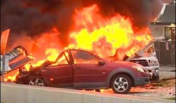 Trực thăng Mỹ nổ tung xuống đường, 2 người chết