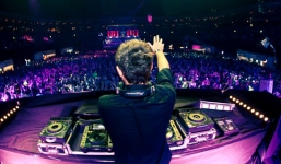 Một DJ nổi tiếng bị đánh hội đồng trên đường đi làm về lúc nửa đêm