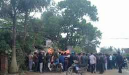 Chủ quán karaoke đâm chết khách vì… đập điều khiển