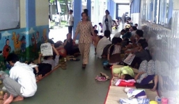 Mỗi ngày mười nghìn lượt trẻ đi khám bệnh vì nắng nóng