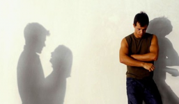 Quỳ xuống xin thiếu nữ về làm vợ để... bán sang Trung Quốc