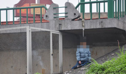 Một thanh niên treo cổ tự tử bất thường trên cầu Bãi Cháy