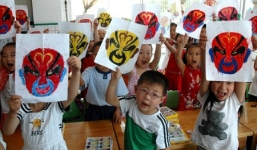 Giáo viên đối mặt án tù vì cho học sinh uống thuốc lạ