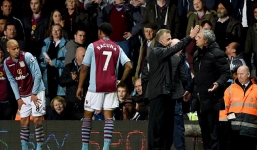 Mourinho bị FA sờ gáy vì… “thích làm cầu thủ”