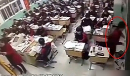 Clip: Đang học, nam sinh nhảy lầu tự tử từ cửa sổ lớp