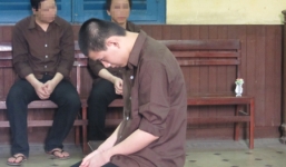 Lỡ 'vượt rào', nữ sinh bị bạn trai tống tiền