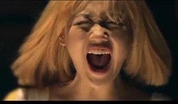 Văn Mai Hương buồn vì tình