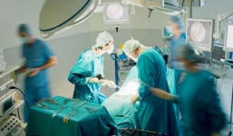 Đi phẫu thuật thẩm mỹ, bác sĩ nhầm lẫn cắt hết ruột